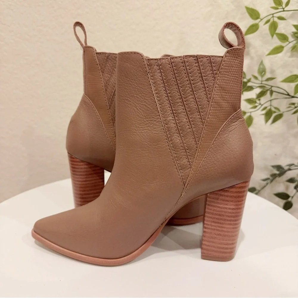 Kaanas Perm Cowboy Ankle Leather Boot in Honey NWOT Size 6M